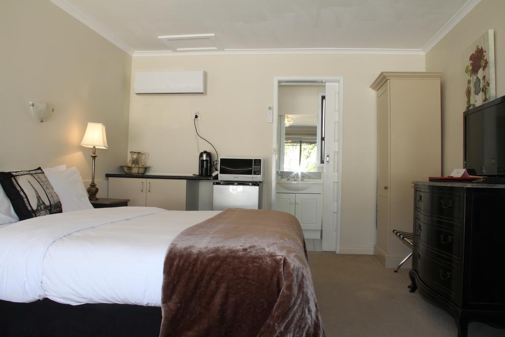 Beechworth On Bridge Motel Room photo